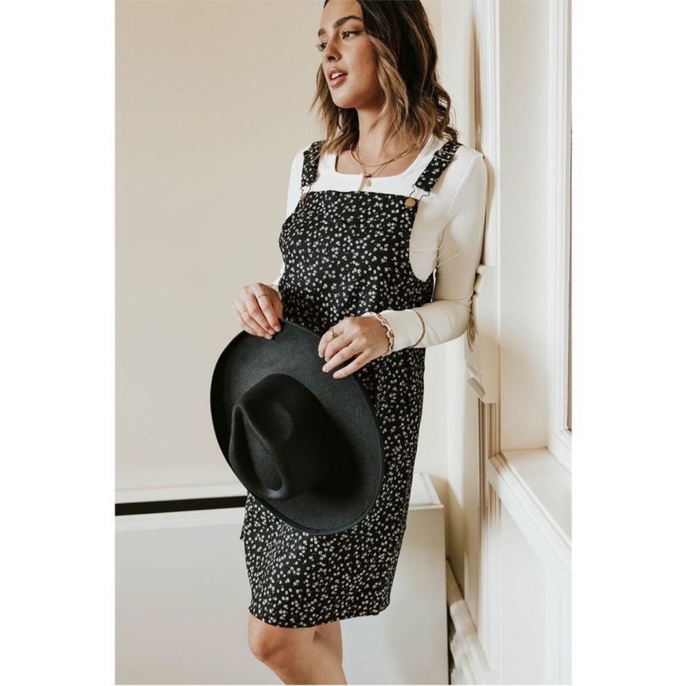 Love Olive Co black and white overall dress size xs
